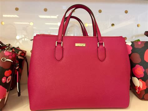 Outlet store: Kate Spade New York NEW, Gilroy Premium .